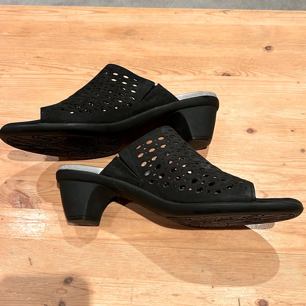 David Tate black suede slides size 8.5